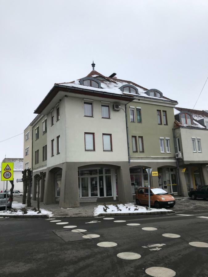 Gabor Pal 1 Apartman 2 Szoba Dunafoldvar Экстерьер фото